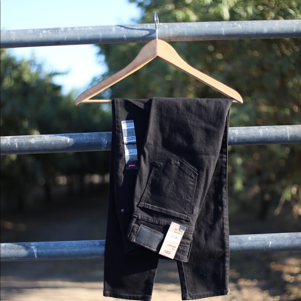 Black Skinny Short Levi Denim Jeans NWT